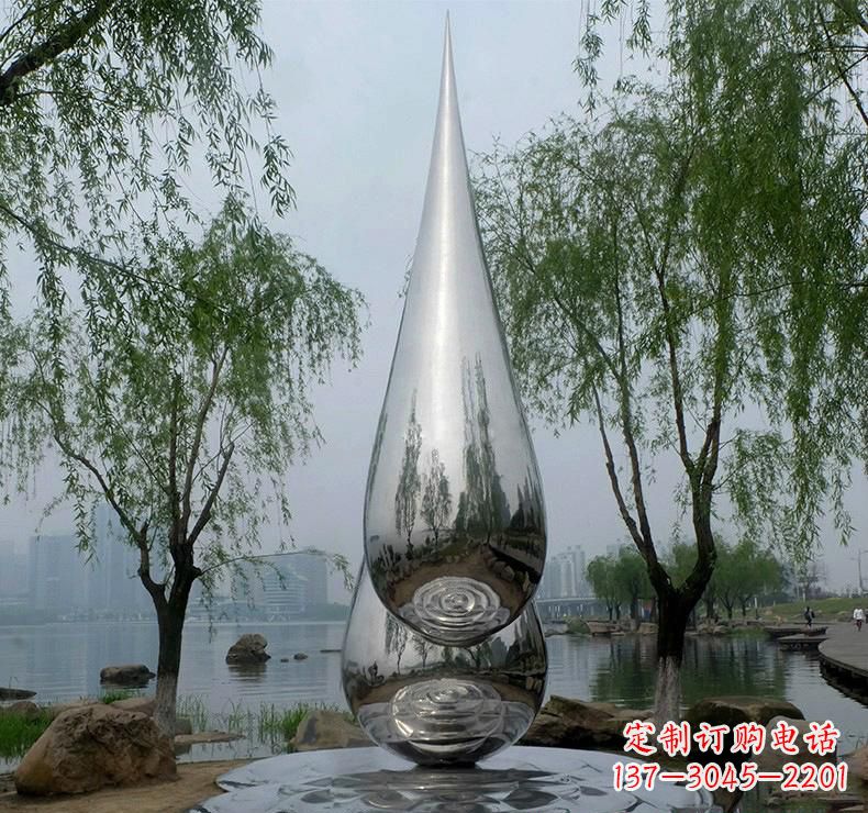 泉州不锈钢广场的水滴雕塑