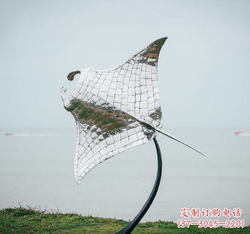 泉州不锈钢海洋动物蝠鲼雕塑艺术与环保的完美结合