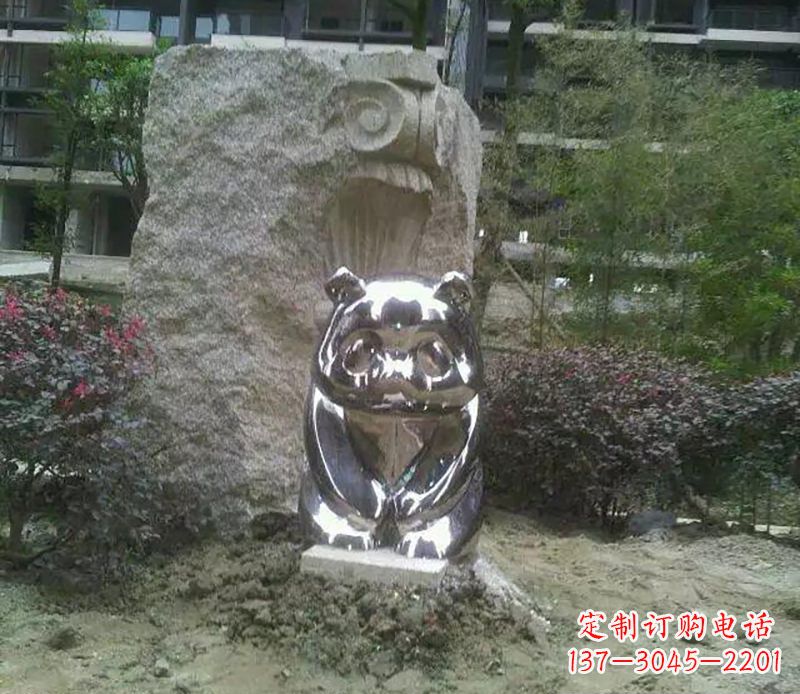 泉州不锈钢熊猫雕塑它的美丽与魅力