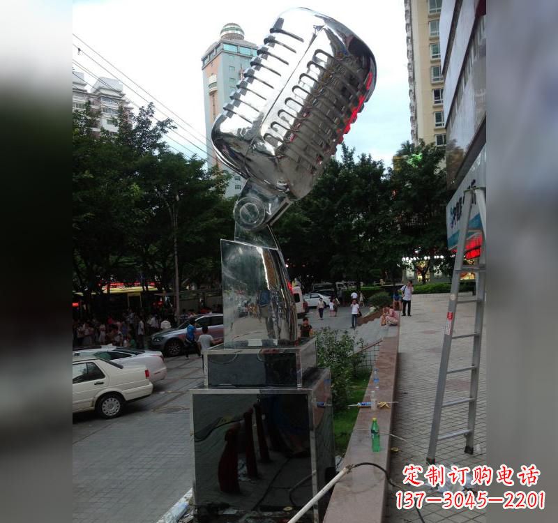 泉州不锈钢话筒雕塑高贵而又精致