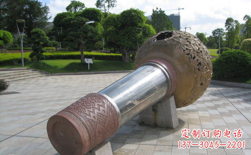 泉州“铸就记忆的不锈钢话筒雕塑”