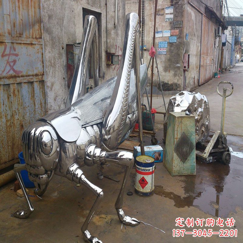泉州不锈钢蝗虫雕塑营造美好的自然环境