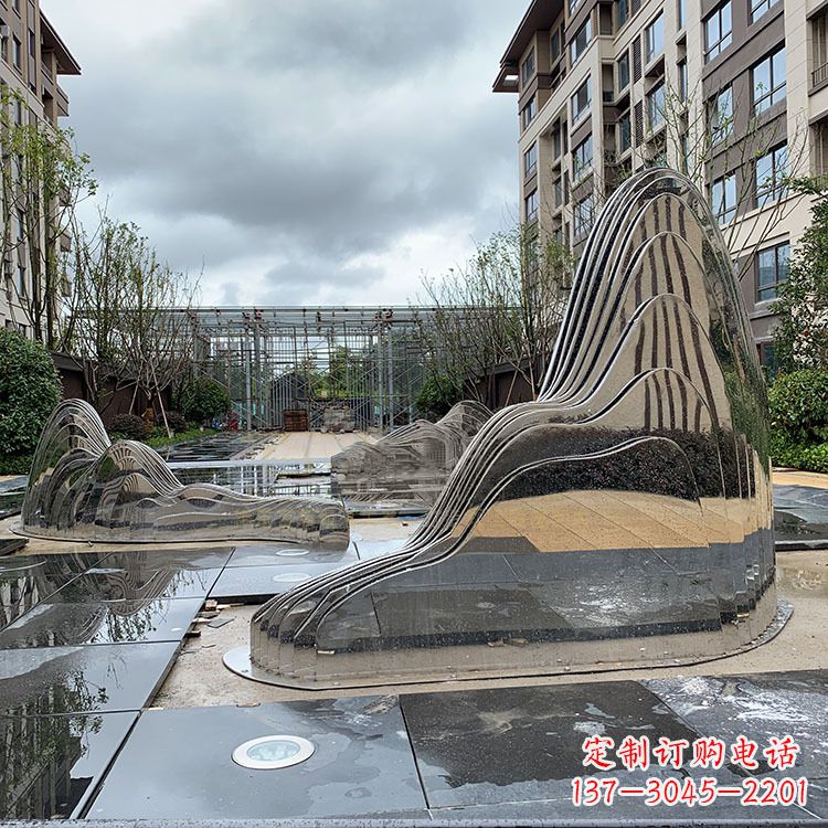 泉州不锈钢镜面假山雕塑给城市带来灵动之美