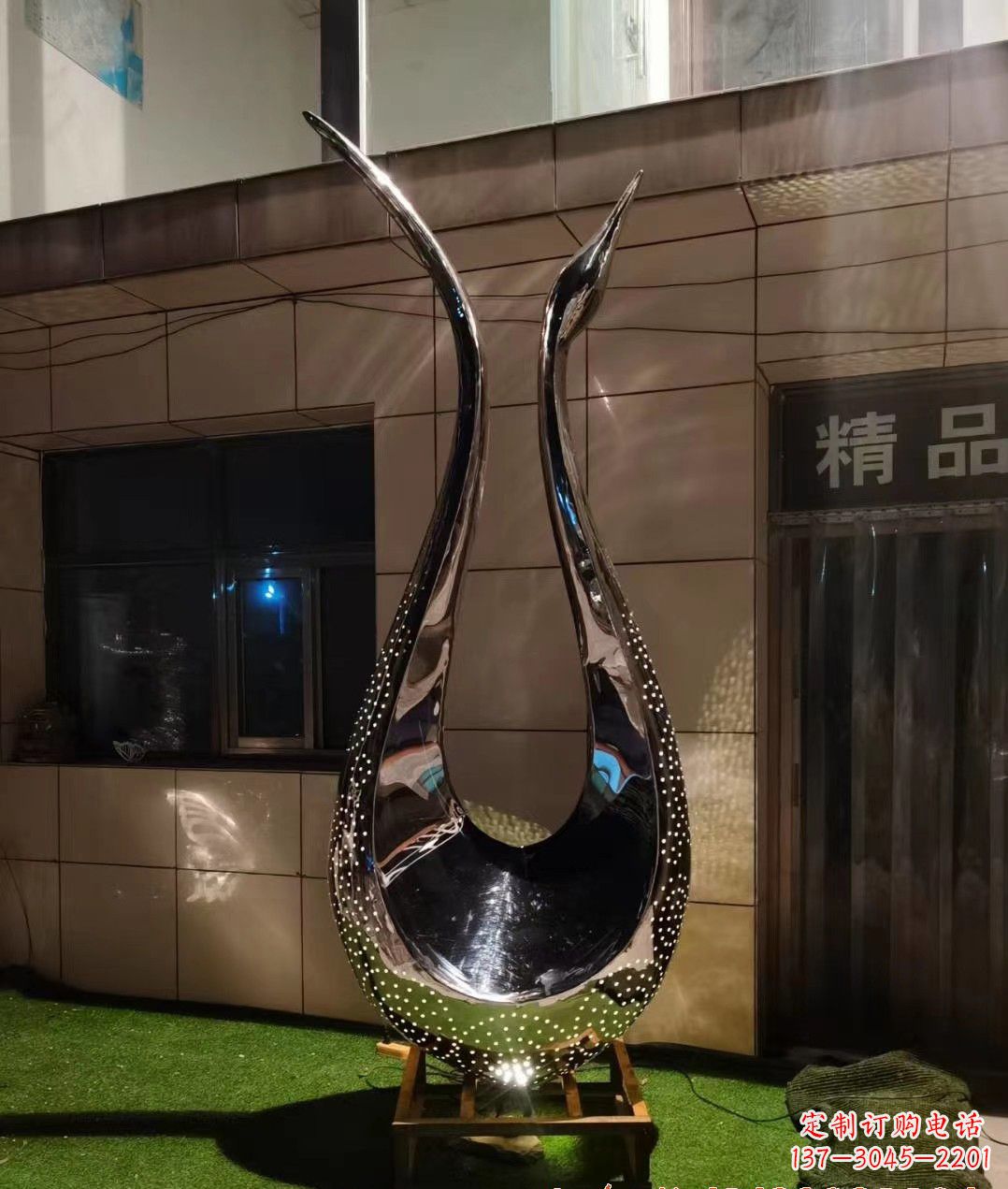 泉州不锈钢镜面天鹅雕塑——象征着美丽与坚强