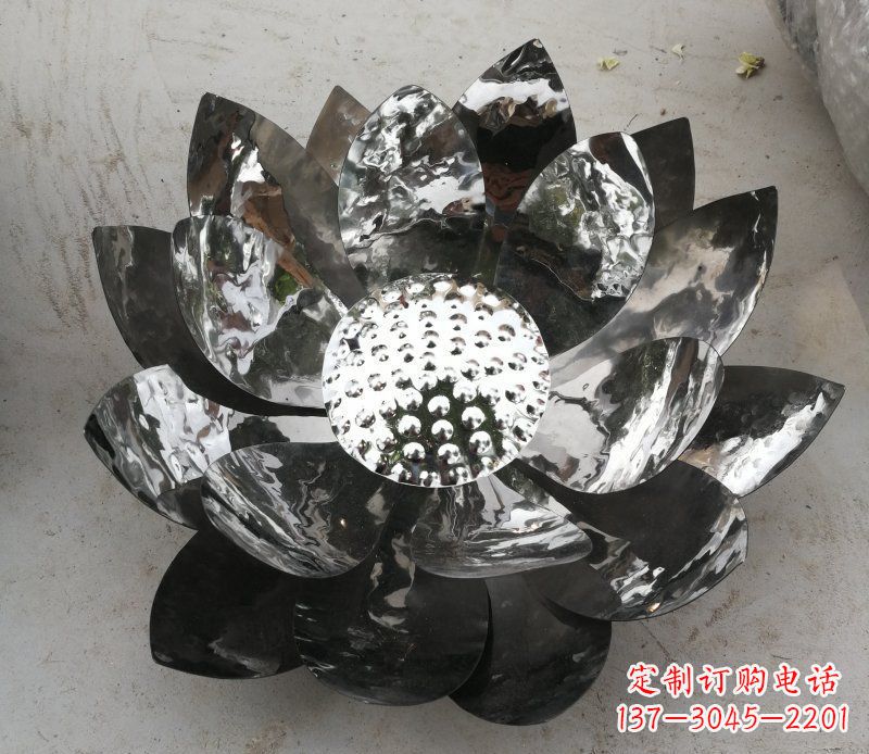 泉州不锈钢镜面的荷花雕塑——彰显美丽与恬静