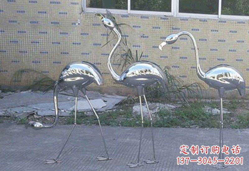 泉州不锈钢火烈鸟雕塑给人以美好的视觉享受