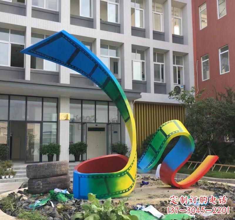 泉州不锈钢烤漆艺术胶卷雕塑