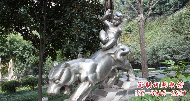 泉州不锈钢老虎雕塑美丽而又可爱