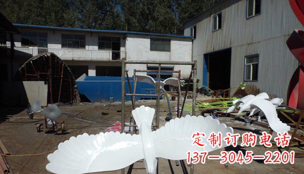 泉州不锈钢老鹰雕塑美丽的象征