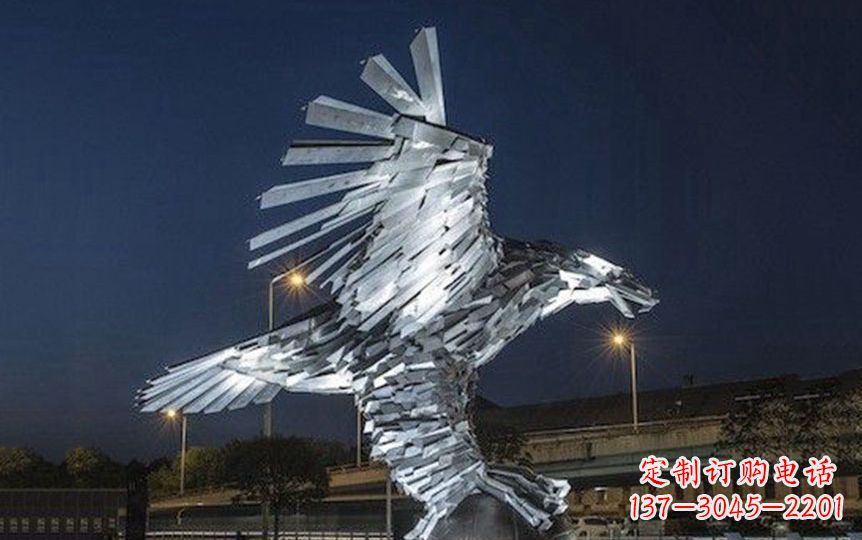 泉州金色老鹰展翅飞翔——不锈钢老鹰抓球广场景观雕塑