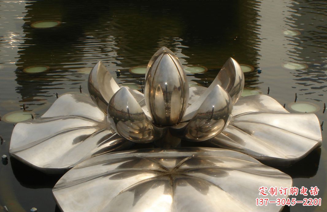 泉州不锈钢莲花水中雕塑