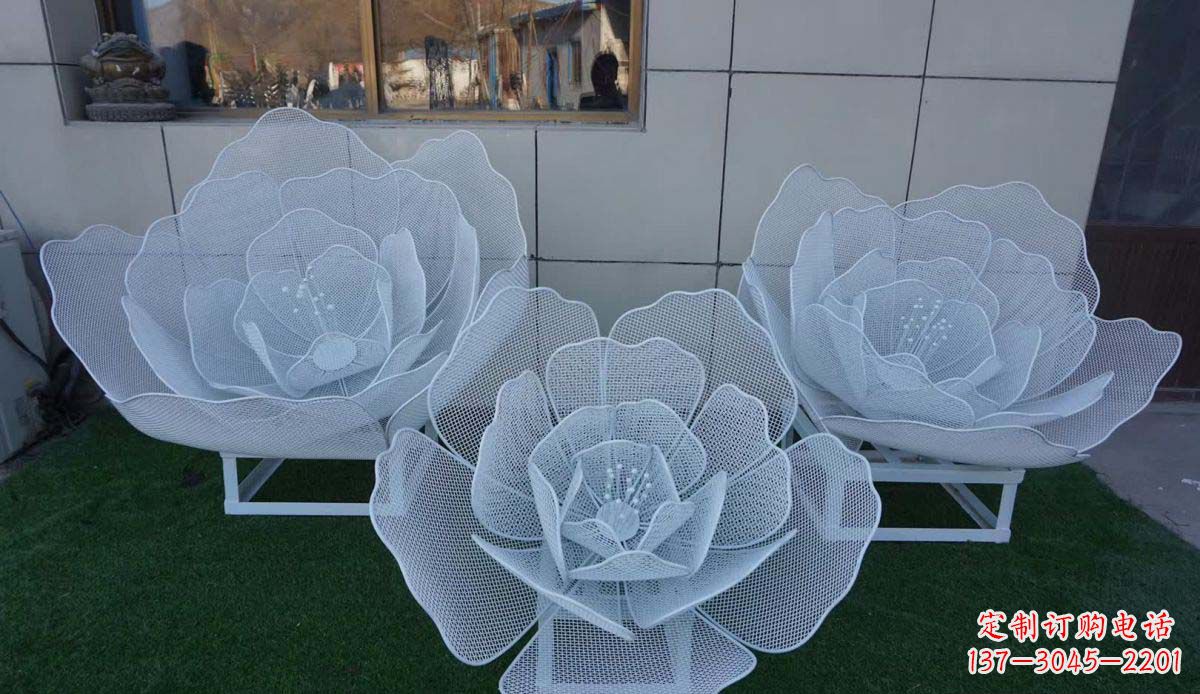 泉州不锈钢荷花雕塑一种精美而经久不衰的艺术品