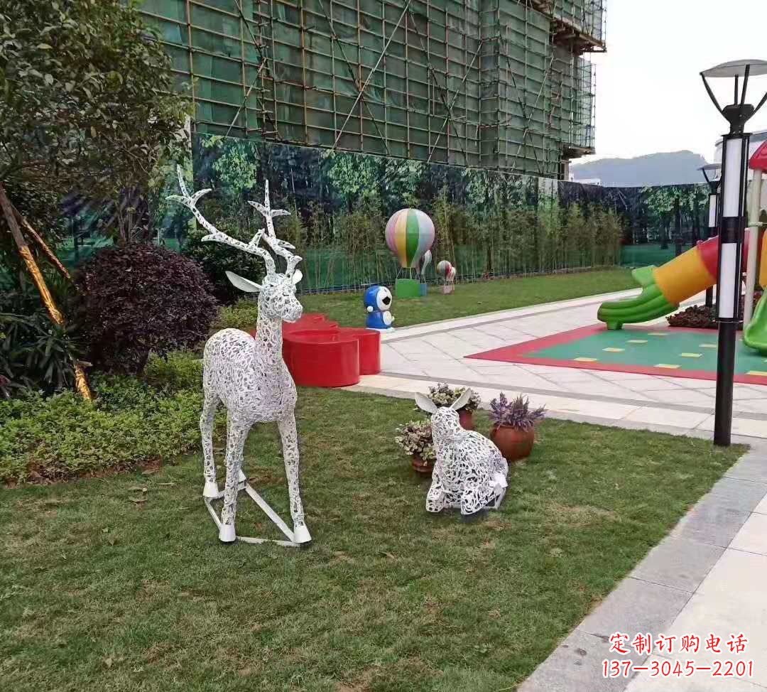 泉州不锈钢梅花鹿雕塑点亮公园景观
