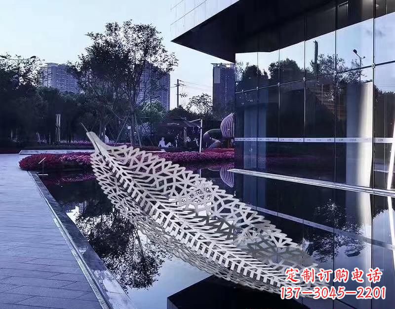 泉州不锈钢镂空树叶雕塑2