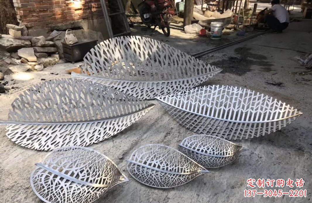 泉州不锈钢树叶雕塑美丽的自然之美