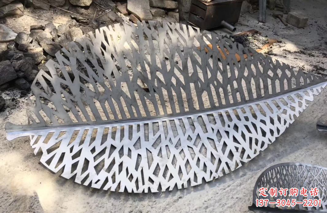 泉州不锈钢镂空树叶雕塑艺术的精美结合