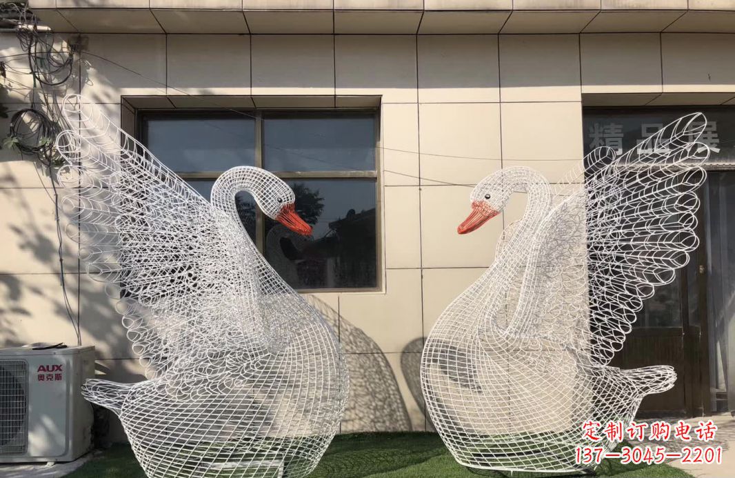 泉州不锈钢镂空天鹅雕塑象征着美丽的永恒