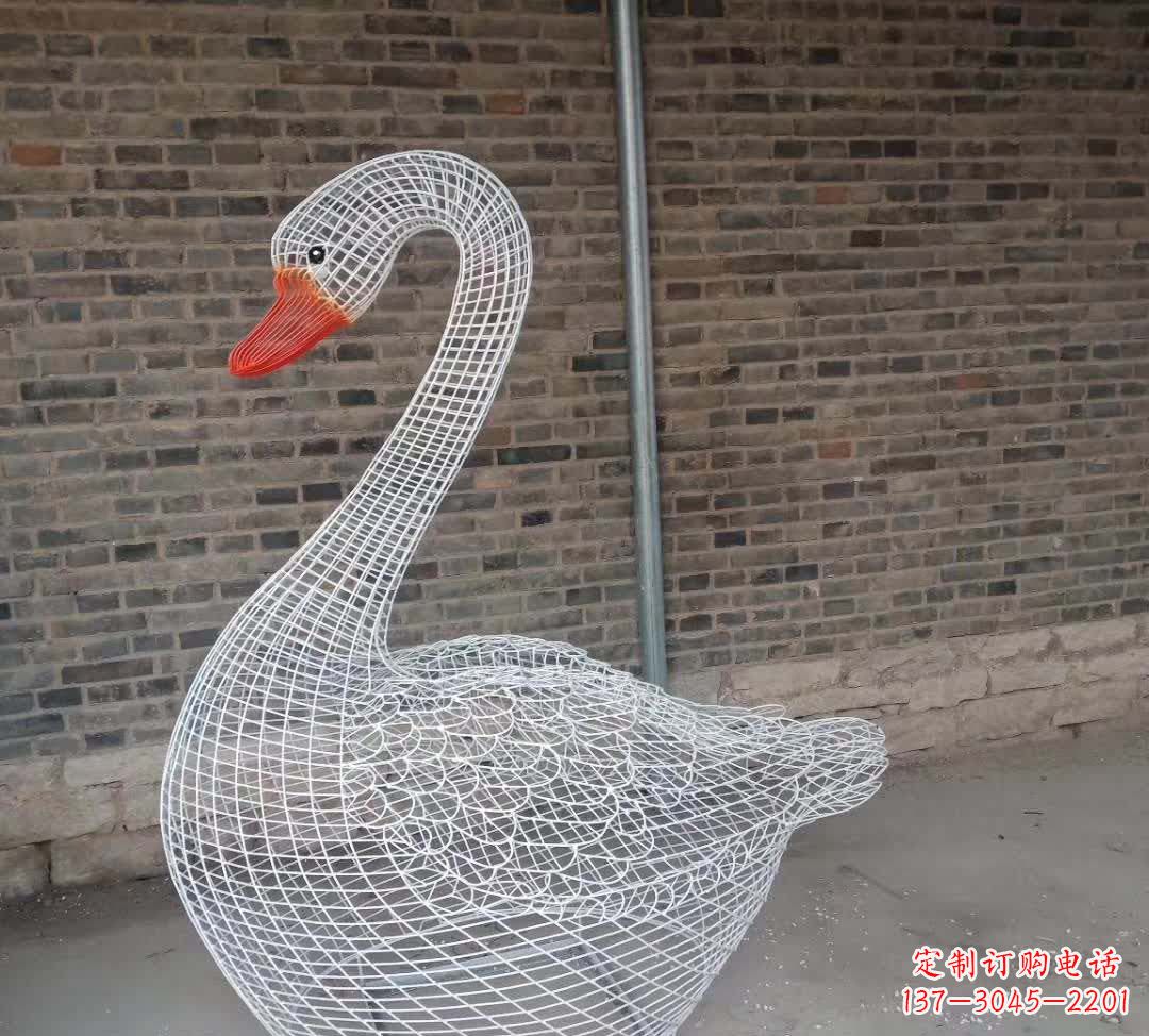 泉州不锈钢镂空天鹅雕塑精美而优雅