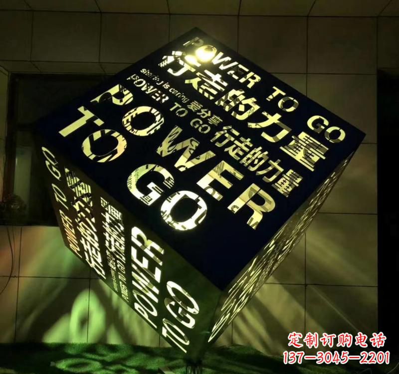 泉州不锈钢镂空艺术魔方雕塑