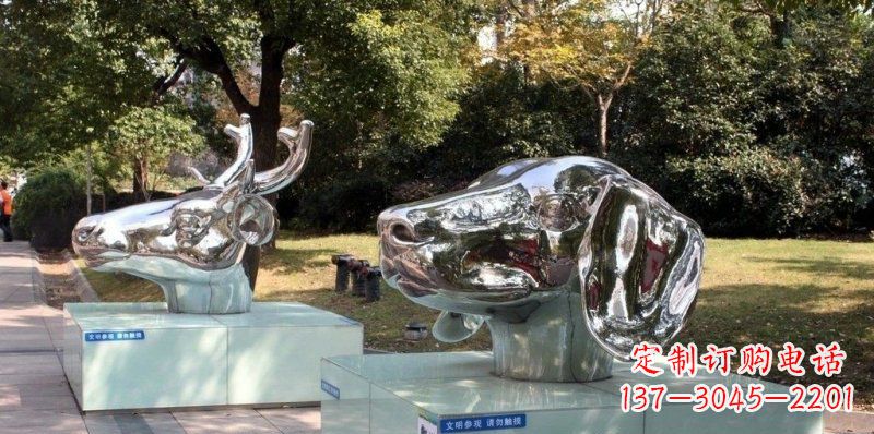 泉州狗头公园不锈钢鹿和狗雕塑