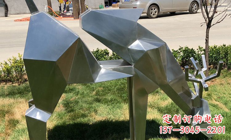 泉州不锈钢梅花鹿吃草公园动物雕塑