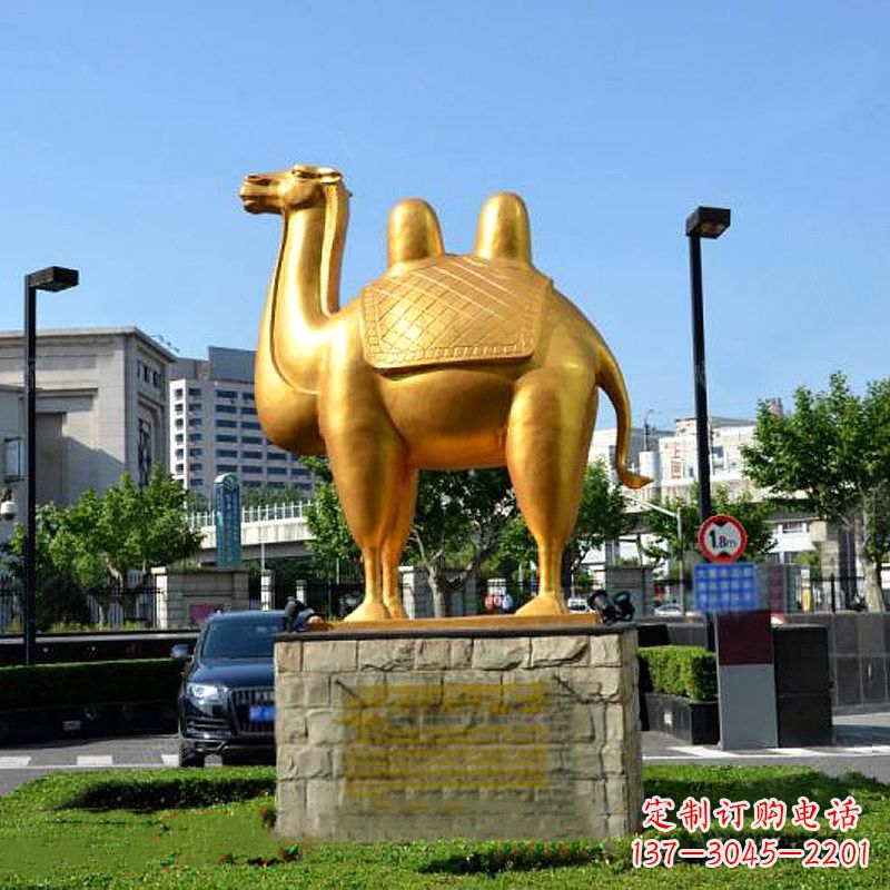 泉州不锈钢喷漆骆驼雕塑-城市绿化带动物雕塑