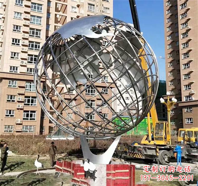 泉州不锈钢地球仪雕塑以艺术表达地球的美