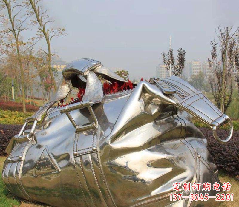 泉州精美不锈钢手提包雕塑