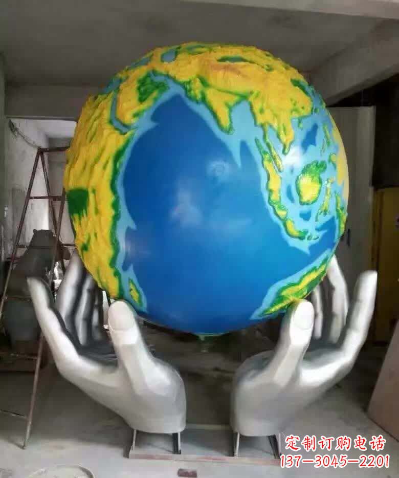 泉州不锈钢手托地球雕塑精美的艺术作品