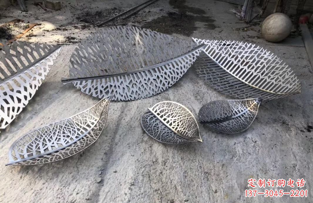 泉州优雅的不锈钢树叶雕塑