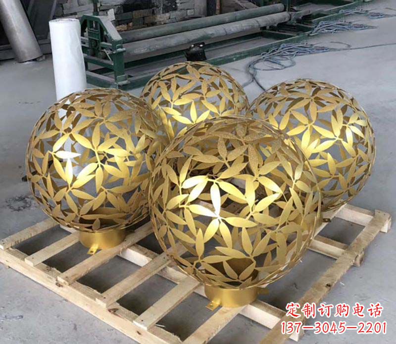 泉州不锈钢树叶镂空球的美妙景观