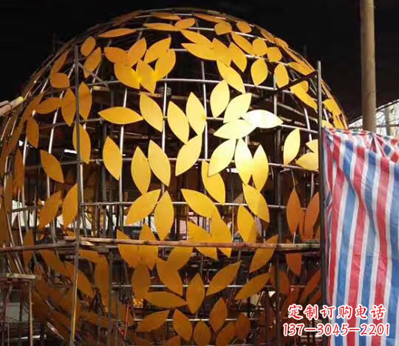 泉州不锈钢树叶镂空球景观雕塑