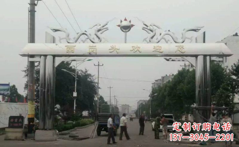 泉州不锈钢双龙戏珠牌坊传承文化的雕塑之美
