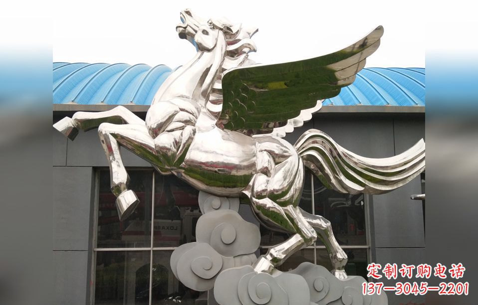 泉州不锈钢踏祥云的飞马雕塑