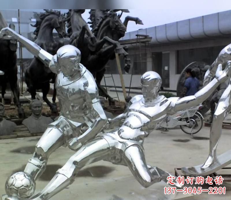 泉州不锈钢踢足球的人物运动雕塑