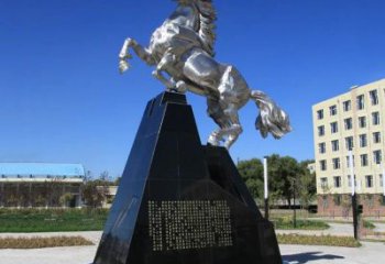 泉州不锈钢企业广场上的马雕塑