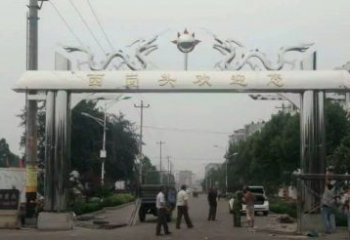 泉州不锈钢双龙戏珠牌坊传承文化的雕塑之美