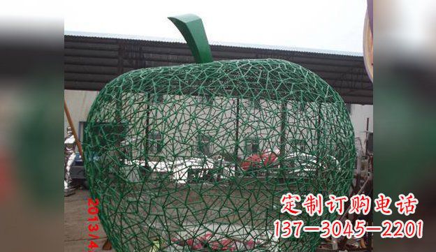 泉州不锈钢网制作的苹果雕塑——精致且耐久