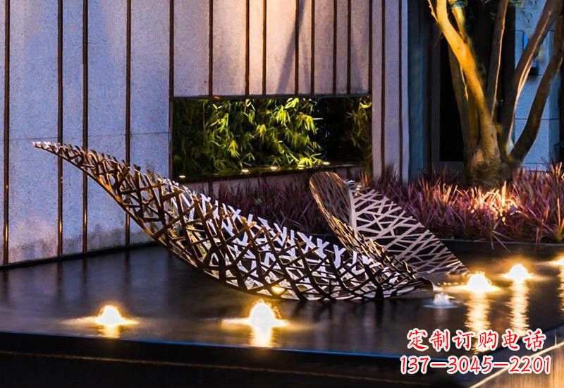 泉州不锈钢小区镂空树叶雕塑给小区添彩