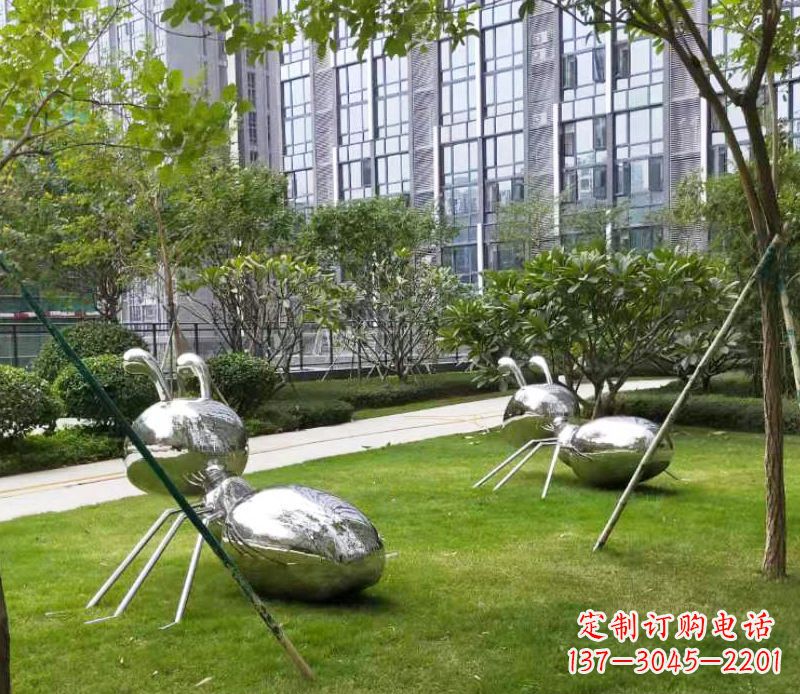泉州不锈钢小区的蚂蚁雕塑