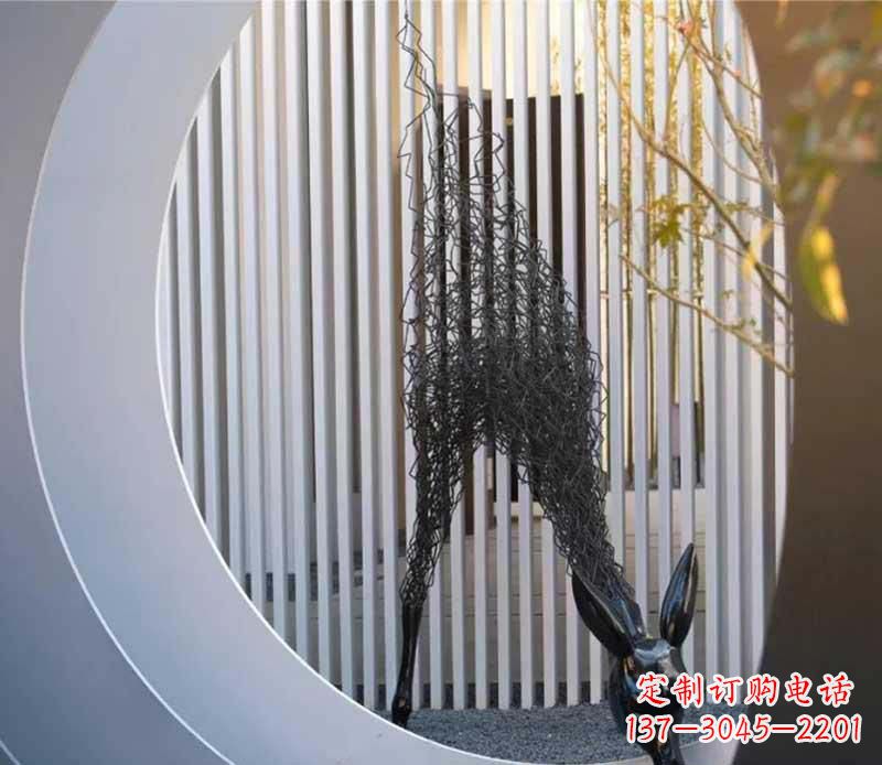 泉州不锈钢小区的长颈鹿雕塑
