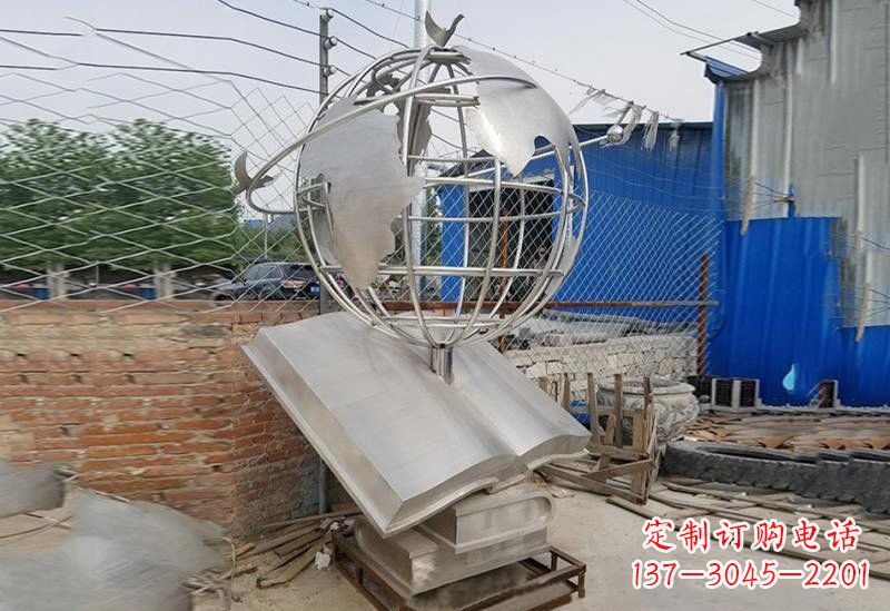 泉州不锈钢校园里的地球雕塑