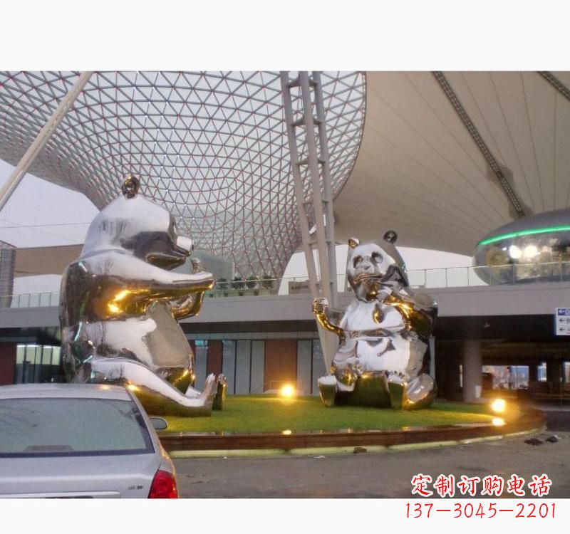 泉州不锈钢熊猫雕塑象征中国特色文化