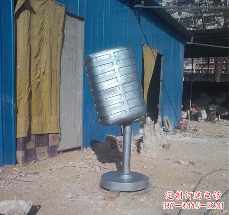 泉州不锈钢艺术话筒雕塑——传承精神文化