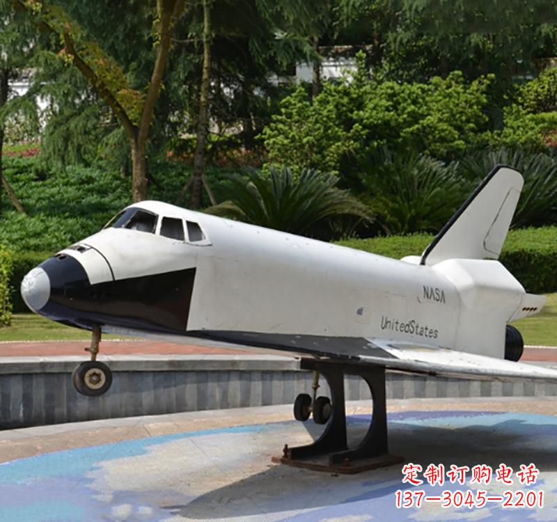 泉州不锈钢飞机雕塑给空中增添梦幻氛围