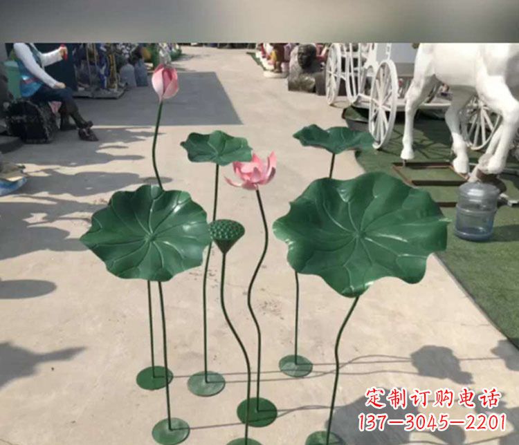 泉州不锈钢荷花雕塑象征着美丽的永恒