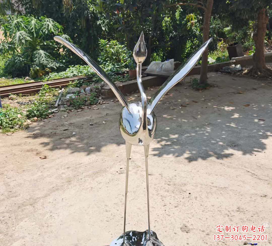 泉州不锈钢仙鹤雕塑——传承灵动之美