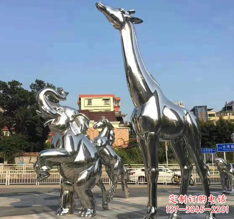 泉州长颈鹿雕塑精美而优雅