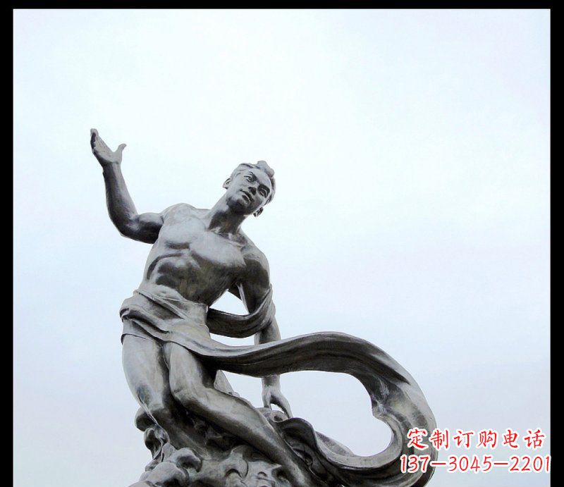 泉州浪花上的勇敢者——不锈钢站立的男人雕塑