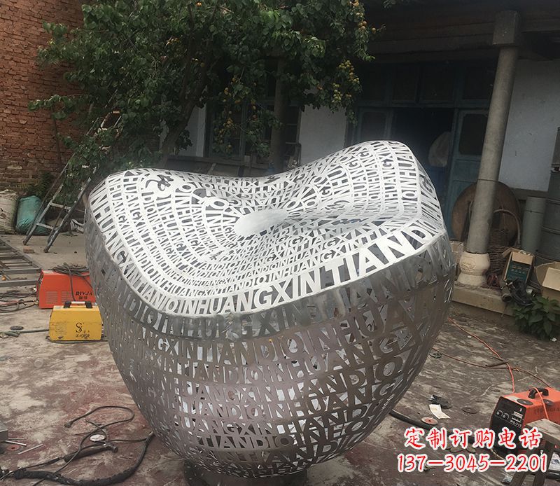 泉州不锈钢元宝雕塑精美外形与精美文化